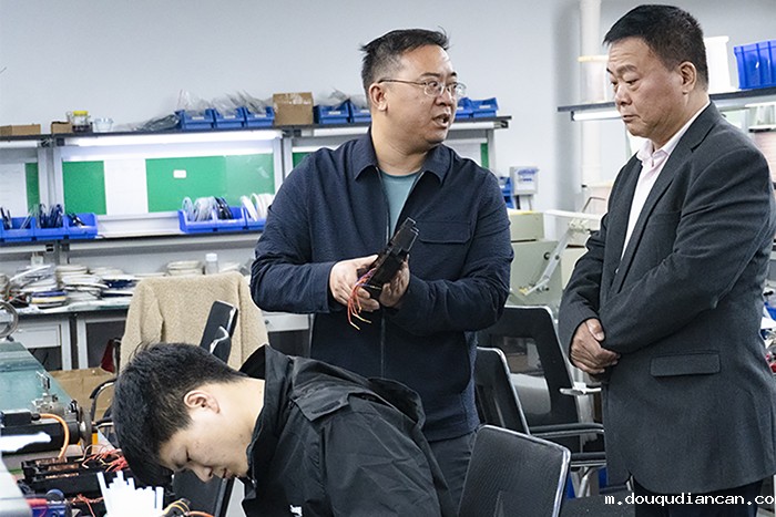 热烈欢迎裴东广院士一行莅临凯基特新工厂参观交流